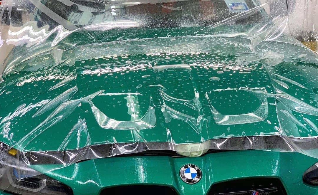 Антигравійна плівка: чи варто обклеювати автомобіль